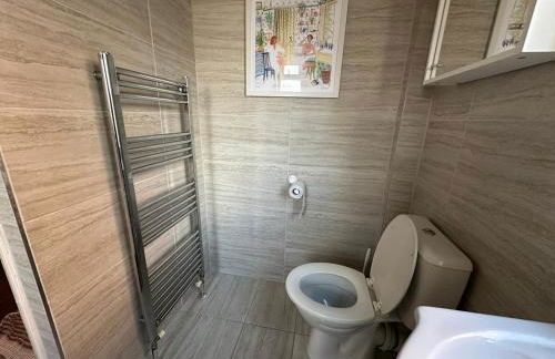 Cosy 2BR Home with Garden & Parking - Foto 54