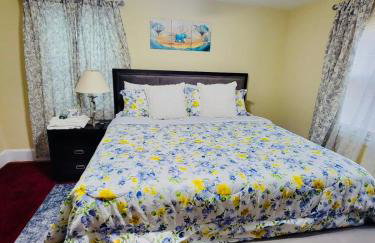 East Riverdale Enchanting 4 bedroom with 2 full bathrooms - Foto 11