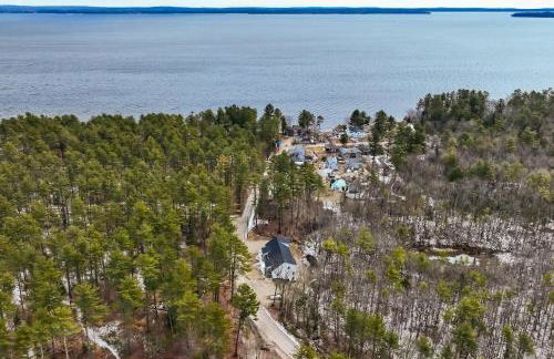 Walk to Beach and Sebago Lake Luxe Family Getaway! - Foto 39