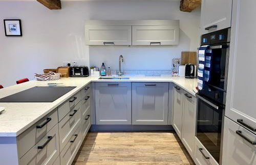 Cottage - Sleeps 6 - Garden & Parking - Photo 8