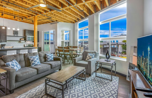 Admiral Condo 201 in Bremerton - Photo 1