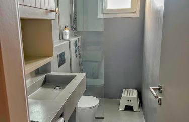 Elements - Air & Water Apartment by Hostandros - Foto 28