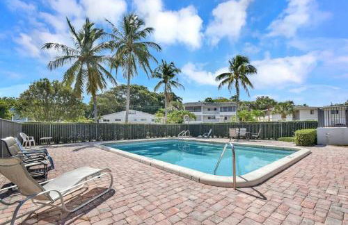 Stylish Hideaway Pool Downtown Boca - Photo 27