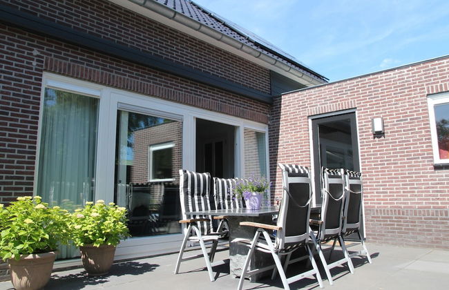 Modern Holiday Home With Veranda in Limmen - Foto 20