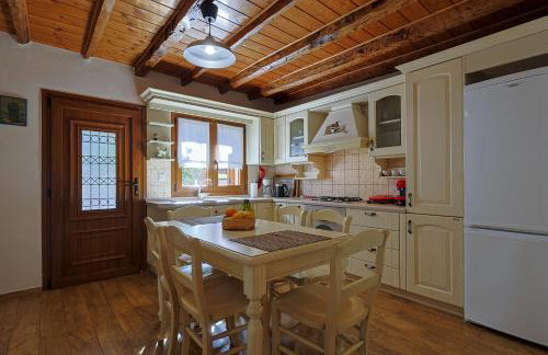 VILLA PEPONI Spacious Traditional Villa with Garden - BBQ & Private Parking - Photo 29