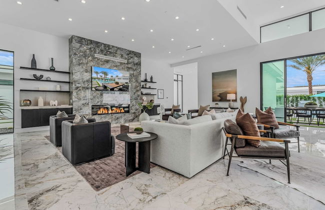 Villa Sleeps 17 w/ Pool, Firepit, Putting Green Bravo Villa 3 by Avantstay - Foto 8