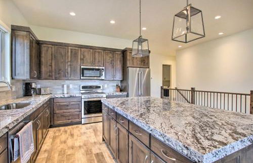 Scenic Eden Gem with Hot Tub about 6 Mi to Ski Area - Foto 8