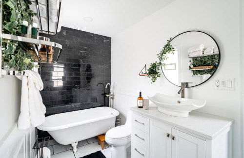 East Side Spa Retreat Near Lake - Foto 27