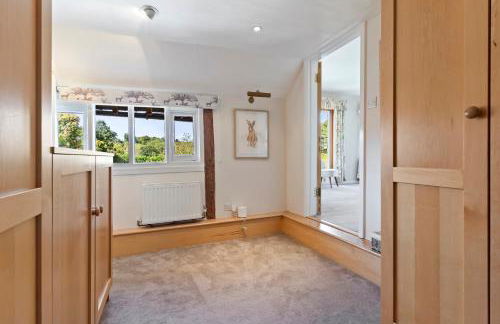 Stunning Countryside Home in Surrey by 53 Degrees Property, Ideal for Family Getaways, Private Tennis Court! - Foto 31