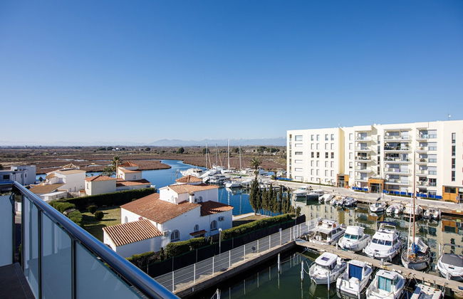 Beautiful Apartment With View - Photo 35