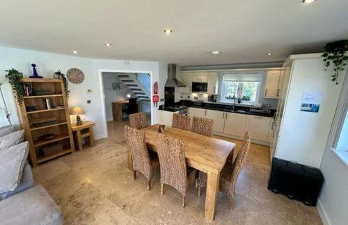 Trewhiddle Retreat V29 by Together Travel - Luxury 4-Bedroom Villa - Foto 8