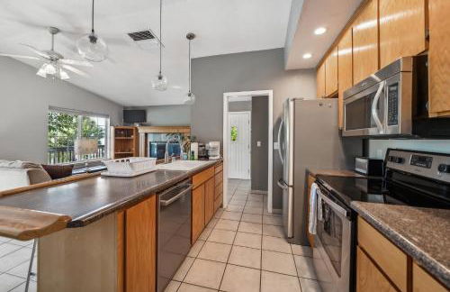 Lakeside Retreat with Private Boat Ramp home - Foto 12