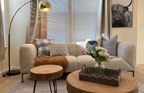 Remodeled 3B2B Bright House with a King Suite - Foto 1