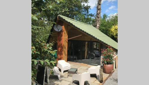 The Shed . A cosy, peaceful, 96% recycled, chalet. - Foto 2