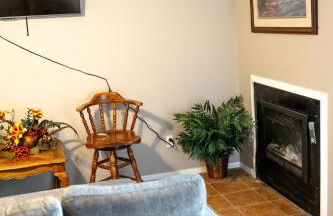 Rest Easy Retreat - 2BR Near SHSU - Pool - WiFi - Free Parking - Foto 66