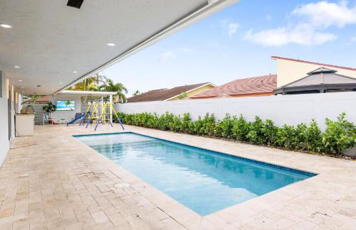 Spectacular Miami- Htd Pool,5 Bdrooms ,MiniGolf, Playground, Baby Items, BBQ - Photo 47