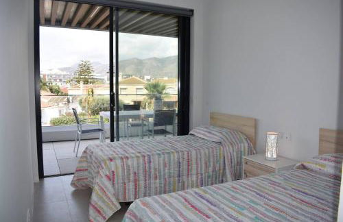 Luxury complex beachfront apartment, infinity pool, sauna, gym and large terrace - Foto 20