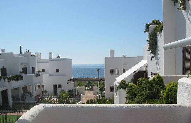 2 Room, Sleeps 4, Parking, 4 Pools, Sea 1st Line - Foto 1
