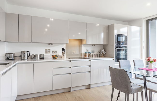 Stunning Brand New Westminster Apartment - Photo 34