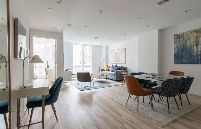 Lavish 3BR Retreat w Private Rooftop Deck Near NYC - Foto 7