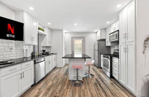 Ladybird Pink Palace SoCo Dream Townhome! - Foto 8