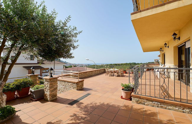 Marina in Blanes With 6 Bedrooms and 4 Bathrooms - Photo 24