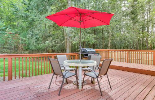 Charming Swan Lake Apartment with Deck! - Foto 21