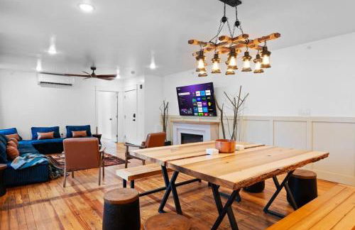 Modern Mountain Escape Sleeps Large Groups - Foto 12