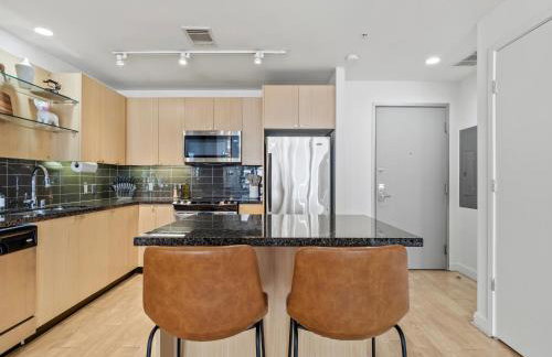 Downtown Dallas High Rise with Free Parking, Gym, Pool, City Views - Foto 8