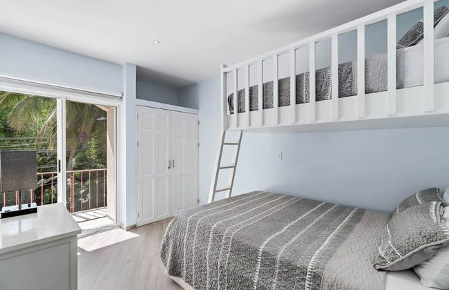 3-Bedroom, 2-Bath Beachfront Condo with Pool - Photo 6