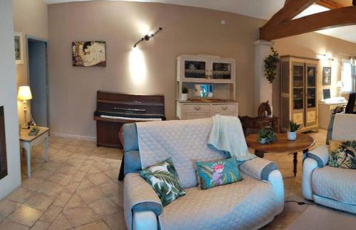 Le Mas des Cigales avec parc et grande piscine - Foto 13