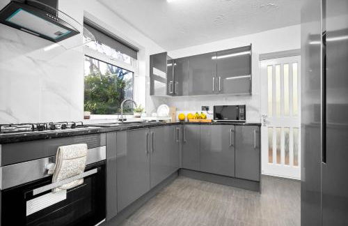 Marcot House Modern 5 bedroom house Solihull 10 mins drive from bhx & nec private off road parking - Foto 51