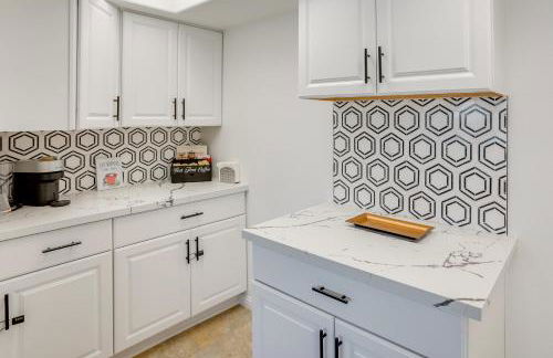 Waterfront Getaway on Lake Elsinore with Swim Spa - Foto 10