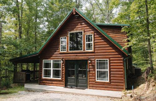 "The Lantern" Woodsy Cabin Experience w/ HotTub - Foto 1