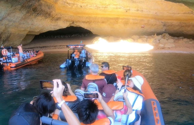 Paseo en barco por el Algarve y las cuevas de Benagil - Foto 1