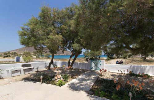 Wave Lullaby, Peaceful Beachfront Retreat in Paros - Photo 10