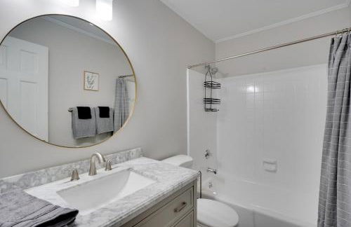 7 Mi to Dtwn Raleigh BBQ-Ready Townhome! - Foto 14