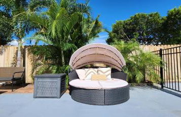 Prime Location Gateway with Pool & Patios, Near Beaches, Groceries and Restaurants - Photo 23