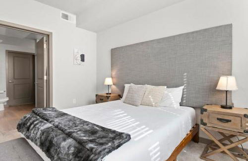 Cozysuites PHX RORO Gym Pool Pets Parking #12 - Photo 8