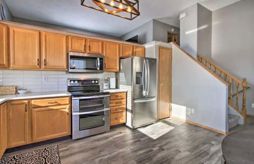 Welcoming West Fargo Retreat w Backyard - Foto 10