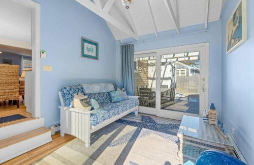 Charming House by the Beach with Patio Grill and FirePit - Foto 11