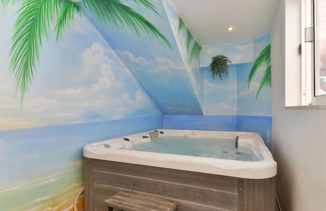 Holiday Home With Private Pool and spa - Foto 25