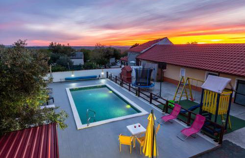 Spacious Holiday Home Joy with pool and playground, Suhovare - Foto 5