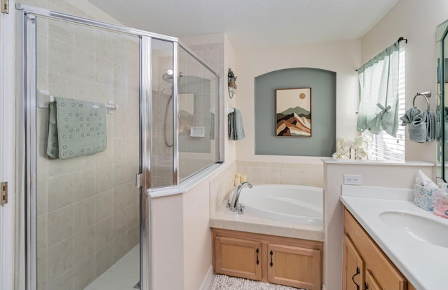 Amazing Vacation Home With Private Pool at Highland Reserve! - Photo 24