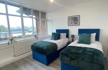 2 Bedroom Apartment - Flitwick - Contractor Friendly - Tourist Ready - Full Kitchen - WiFi - Smart TV - Sofa Bed - FREE Parking - Ideal for Short or Long Stays - Photo 7