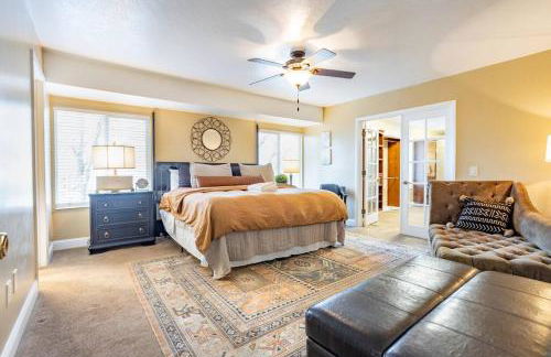 Spacious Stay near Airport, Downtown & Ski Resorts - Photo 9