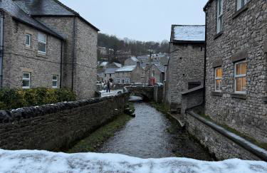 Northcliffe - Stylish Stone Cottage - Spa Bath - Peak Views - Photo 33