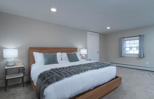 Updated Family-sized Home in Heart of Rutland, Near Slopes, EV Level 2, Hot Tub - Photo 27