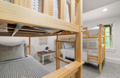 Pond Front Home w Game Room Dog Friendly - Foto 22