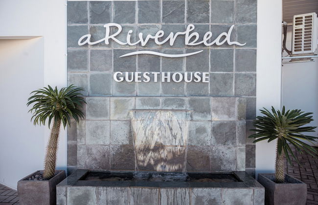 A Riverbed Guesthouse - Photo 41